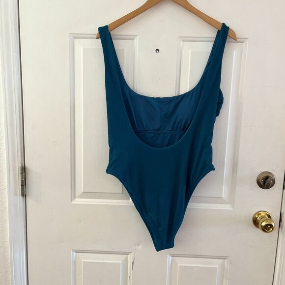 Vitamin A Woman's Plus-Size Blue One-Piece Swim Suit Sz XXL - Picture 3 of 11